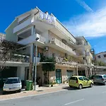 Apartments With Wifi Makarska - 19995